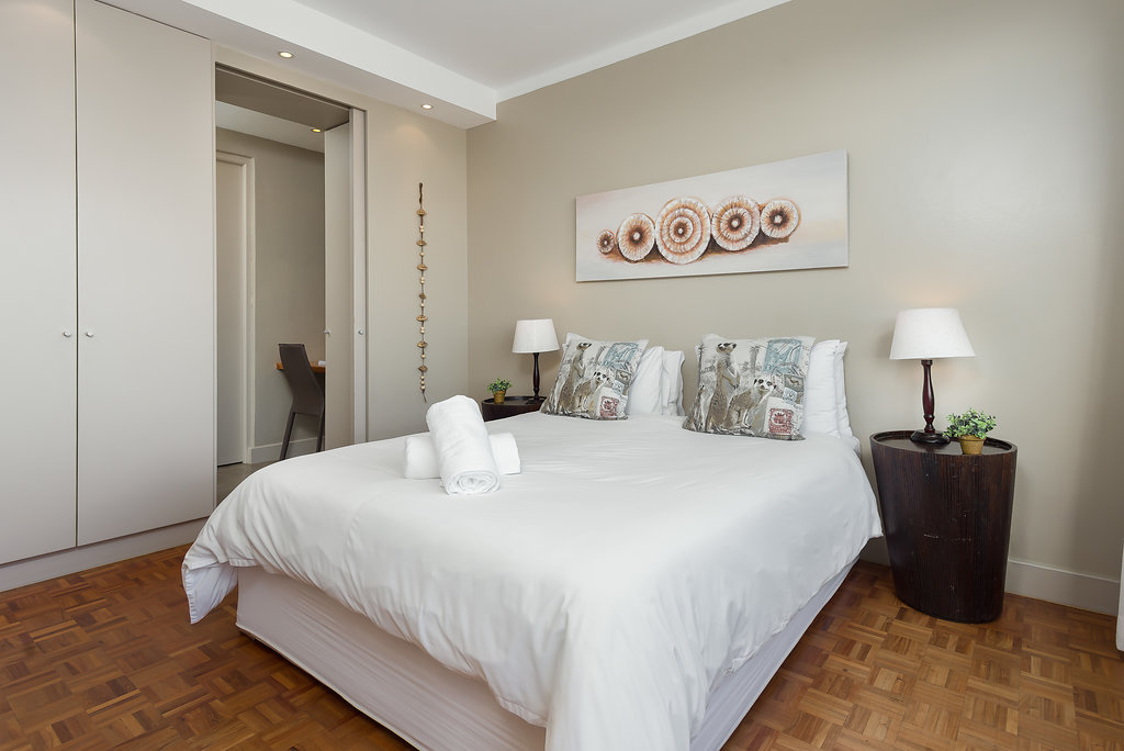 Apartment close to V&A Waterfront with Views. - York Road, Green Point - Photo 8