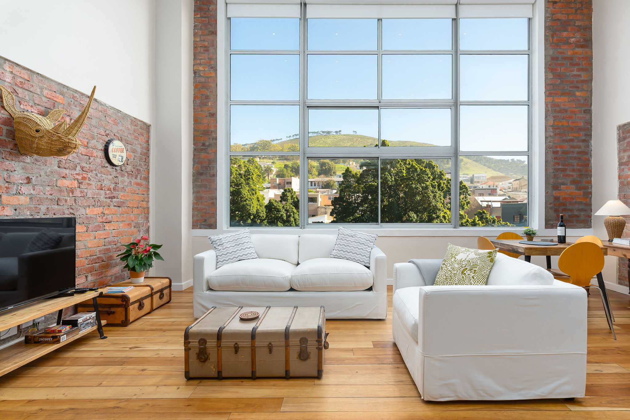 Stylish Industrial Loft with No Load-Shedding! - Cape Town - Photo 2