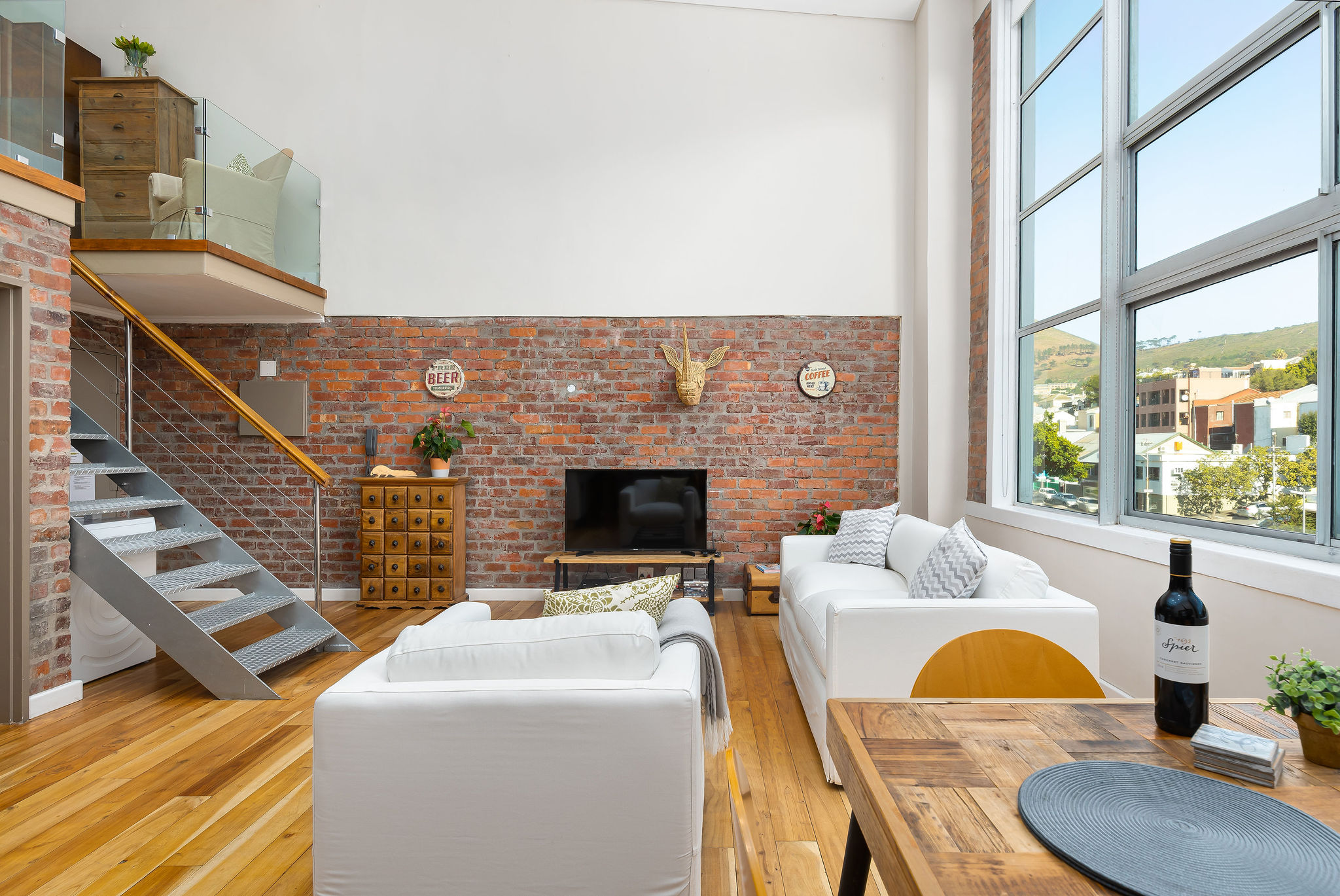 Stylish Industrial Loft with No Load-Shedding! - Cape Town - Photo 5