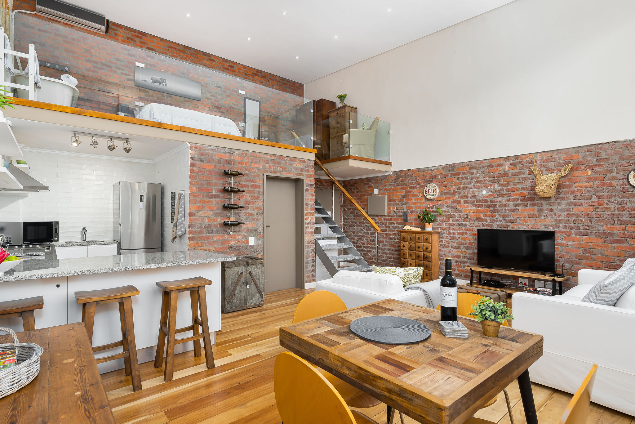 Stylish Industrial Loft with No Load-Shedding! - Cape Town - Photo 6