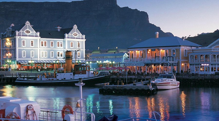 A perfect day at the V&A Waterfront: markets, museums and a sunset cruise