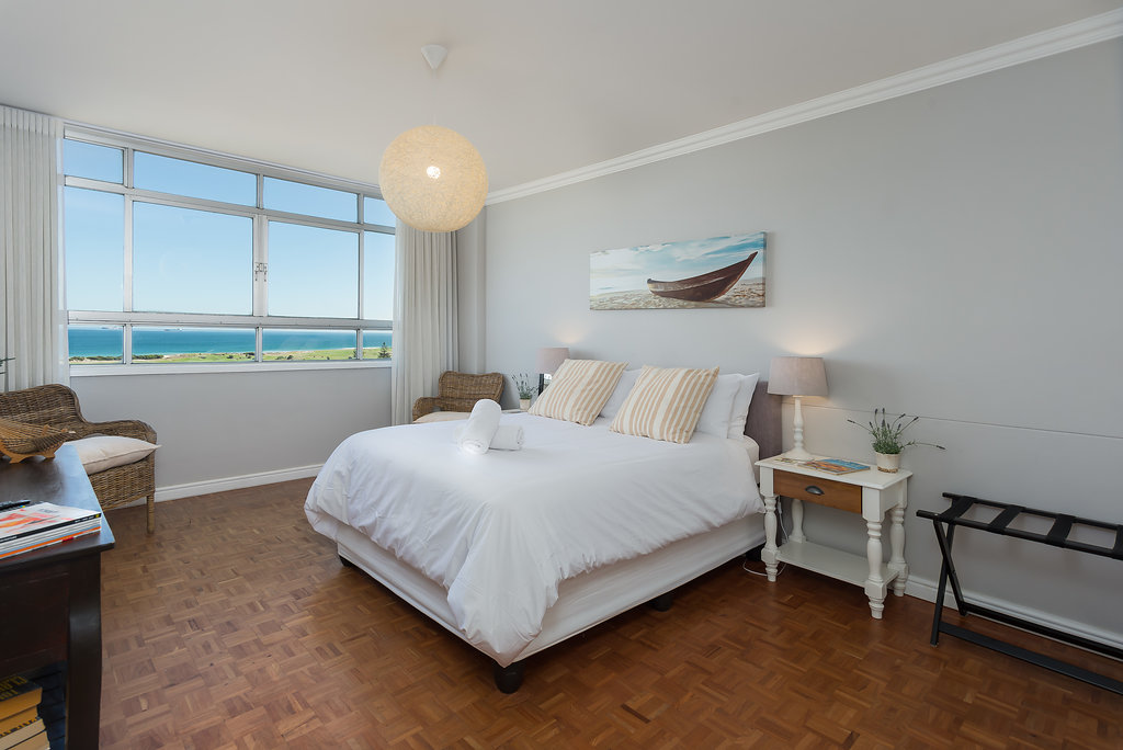 Large Apartment Stunning Ocean Views. - 6 Loxton Road, Woodbridge Island - Photo 6