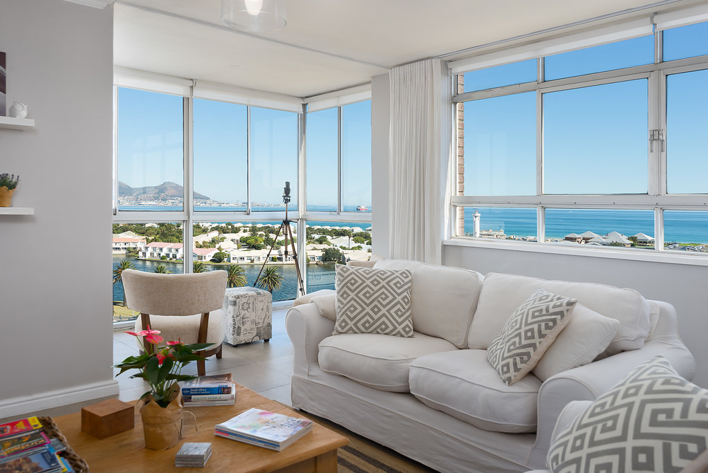 Large Apartment Stunning Ocean Views. - 6 Loxton Road, Woodbridge Island - Photo 4