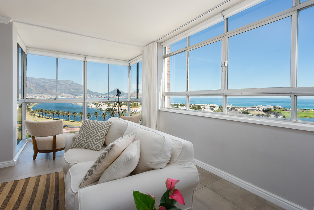Large Apartment Stunning Ocean Views. - Milnerton, Cape Town