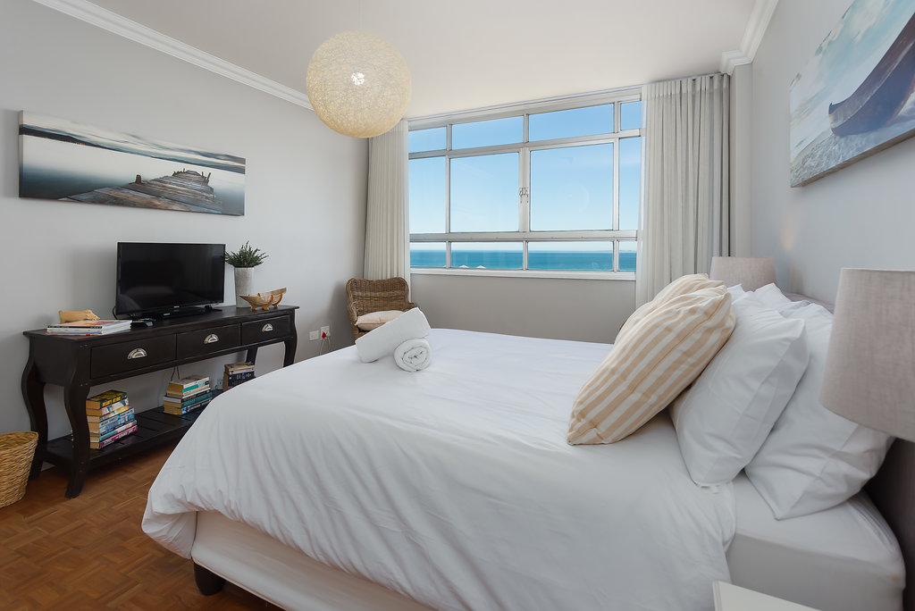 Large Apartment Stunning Ocean Views. - Milnerton, Cape Town - Photo 4