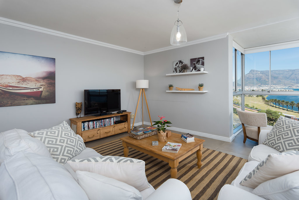 Large Apartment Stunning Ocean Views. - Milnerton, Cape Town - Photo 3