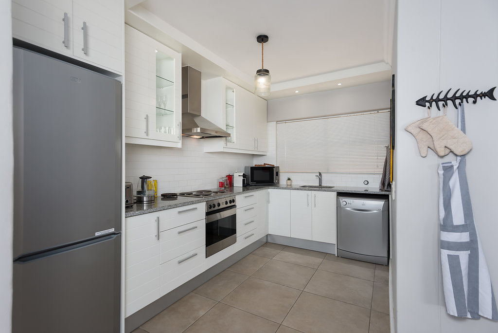 Large Apartment Stunning Ocean Views. - Milnerton, Cape Town - Photo 5