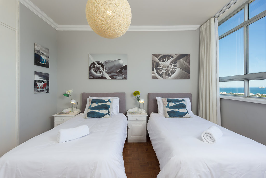 Large Apartment Stunning Ocean Views. - Milnerton, Cape Town - Photo 6