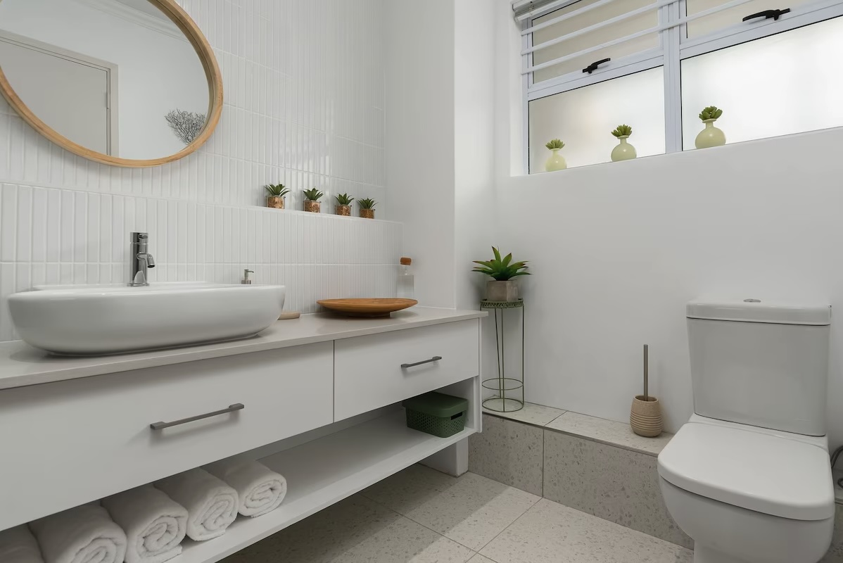 Walk to the V&A Waterfront from a Charming Apartment. - 7-17 Main Road, Green Point - Photo 8