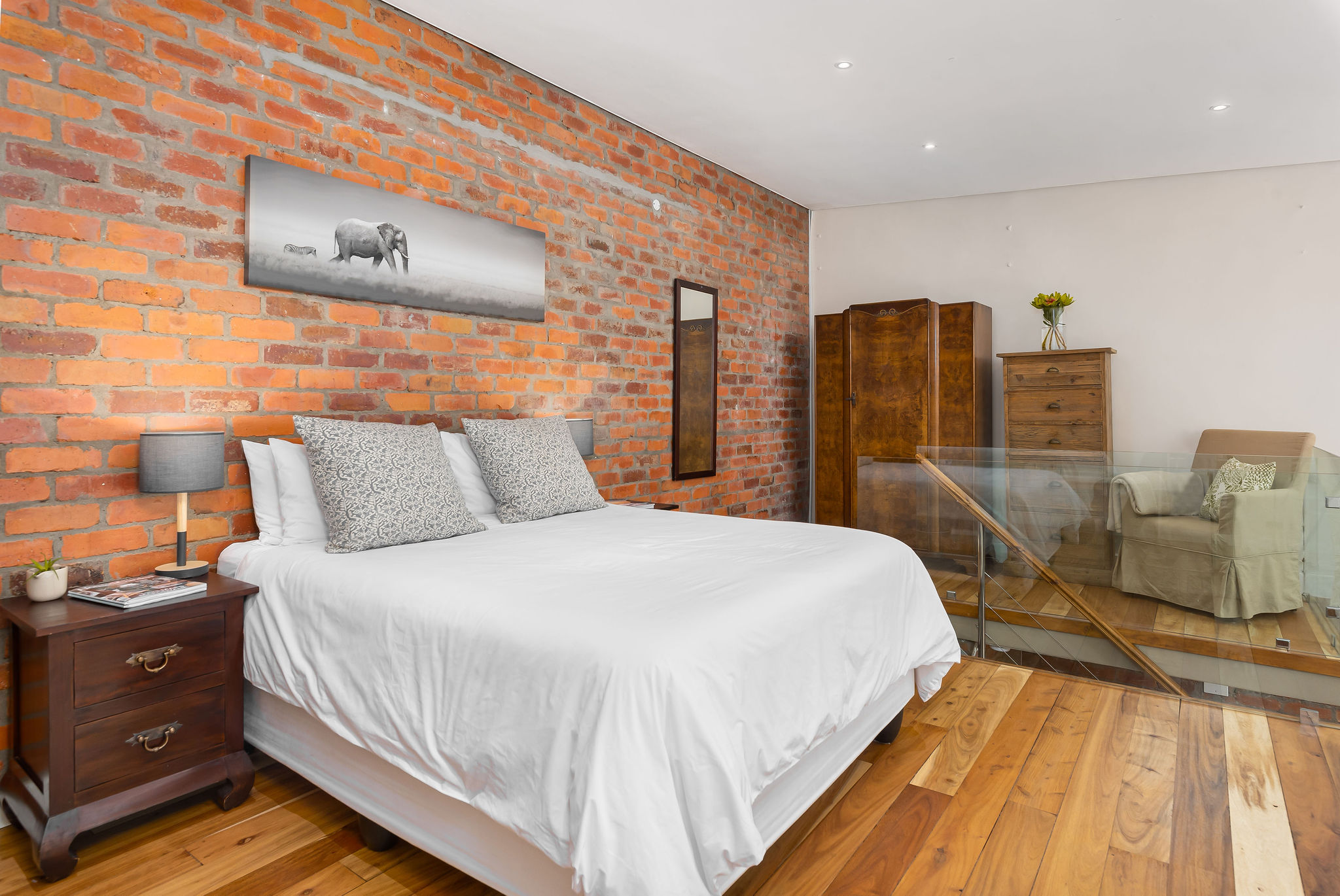 Stylish Industrial Loft with No Load-Shedding! - 45 Bloem Street - Photo 4